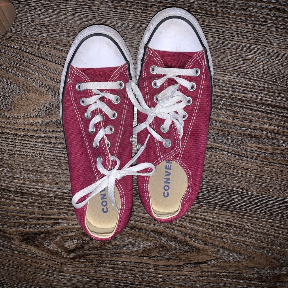 Never worn maroon converse